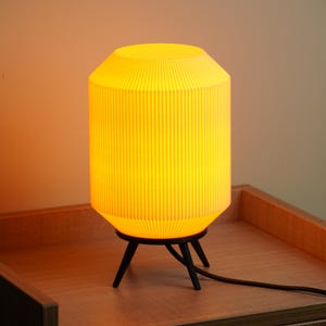 Modern Minimalist Ribbed Table Lamp – Warm Ambient Lighting – Eco-Friendly 3D Printed Design – Bedroom, Living Room & Office Decor