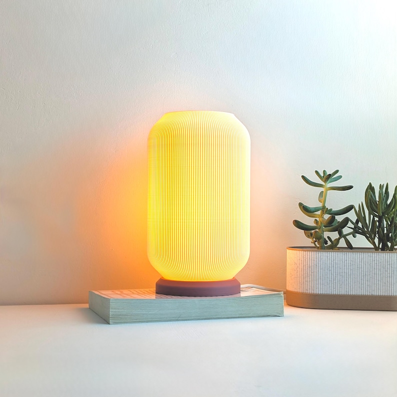 Lámpara de mesita de noche moderna: luz cálida y suave, diseño minimalista, casquillo E27 con interruptor.