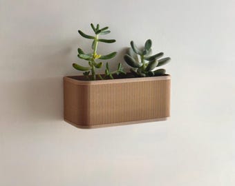 Modern Wall-Mounted Planter – 3D Printed Wood Finish Indoor Plant Holder – Minimalist Hanging Succulent Pot – Space-Saving Wall Decor