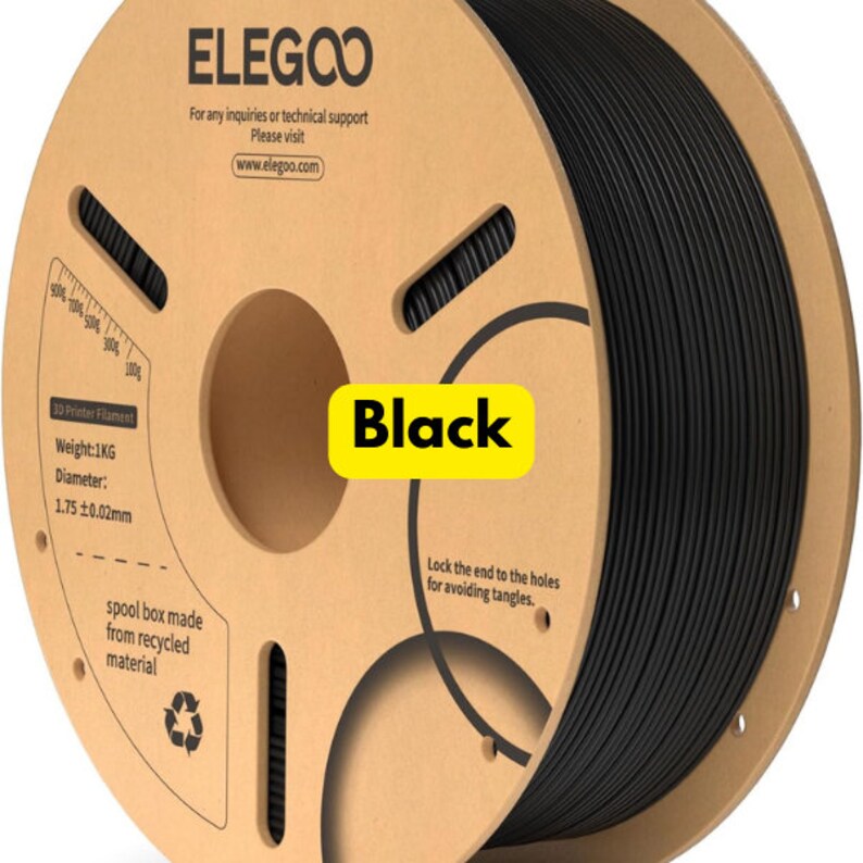 K&ouml;nnte beinhalten: Eine Spule mit schwarzem 3D-Druckfilament, 1 kg, 1,75 mm Durchmesser, auf einer braunen Pappspule mit dem Markennamen "ELEGCO" und dem Text "spool box made from recycled material".