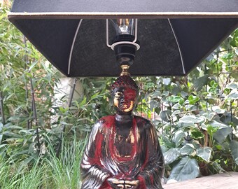 Lámpara de mesa de cerámica de Buda meditando esmaltada de 18,89 pulgadas: única en su tipo