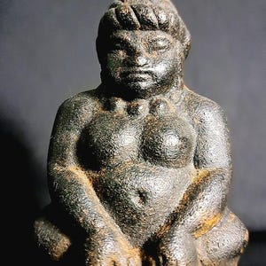 Vintage Cast Iron Buddha Statue – Small Heavy Meditation Figurine – Zen Spiritual Decor