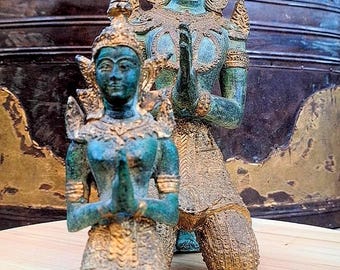 テッパノム/仏像 タイの聖天使/寺院の守護神。ひざまずいて祈りを捧げ