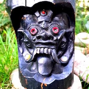 5,90 inch Beautiful wood statue of the hindu bird god Garuda Protective Statue, Bali Indonesia
