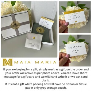 Puede incluir: Una caja de regalo blanca con una bolsa de almacenamiento gris y una tarjeta de regalo escrita a mano que dice "Feliz cumplea&ntilde;os n&uacute;mero 40 Mucho amor xxx". La caja est&aacute; decorada con una cinta dorada y una peque&ntilde;a pegatina dorada con el texto "MAIA MARIA".