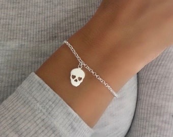 skull charm bracelet, goth jewellery, minimalist jewellery, birthday gifts, Halloween jewellery, HANNA SKULL-SB54