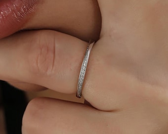 14K Gold Twisted Diamond Ring: Elegant Bridal Jewelry