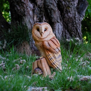 手彫りの木製フクロウの赤ちゃん – 高さ8インチ – フクロウの彫刻