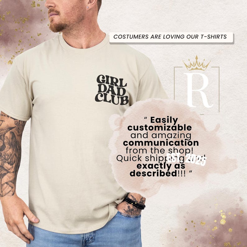 Op de afbeelding: Een beige t-shirt met de woorden "GIRL DAD CLUB" in het zwart gedrukt op de linkerbovenborst. Het shirt heeft ook een tekstballon met tekst. De bovenkant van de afbeelding luidt "COSTUMERS ARE LOVING OUR T-SHIRTS".