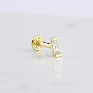 14K Solid Gold Baguette Tragus Piercing • Minimalist Tragus Piercing • Gold Stud Piercing •16G Stud Ear Piercing •Delicate Baguette Piercing
