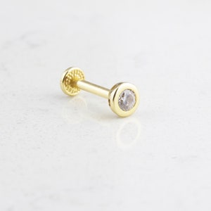 14K Solid Gold Solitaire Piercing • 16G Solitaire Tragus Piercing • Modern Cartilage Earring • Minimalist Tragus Piercing • Round Earring