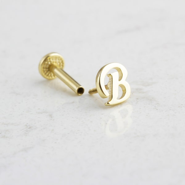 Piercing initial du tragus en or massif 14 carats • Clou d'oreille lettre • Boucle d'oreille minimaliste 16G • Piercing initial personnalisé • Monogramme initial du tragus