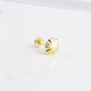 14K Solid Gold Oyster Tragus Piercing • Clam Tragus Earring • Sea Shell Stud Ear Piercing • Minimalist Tragus Piercing • 16G Oyster Piercing