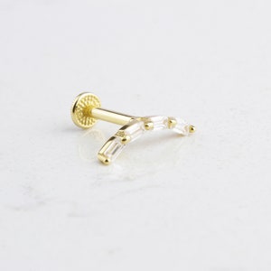 14K Solid Gold Baguette Tragus Piercing • Baguette Stud Earring • 16G Cartilage Piercing • Minimalist Piercing Jewelry • Dainty Tragus Lobe