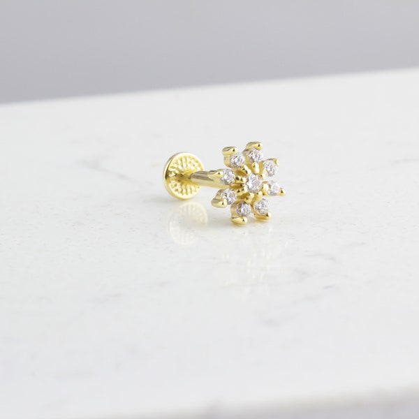 Piercing Tragus floral en or massif 14 carats • Boucle d'oreille tragus marguerite délicate • Piercing d'oreille fleur 16 g • Piercing tragus minimaliste • Cadeau lui