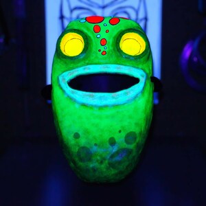 Masque de grenouille en papier mâché personnalisable fait main, modèle 2, peinture UV