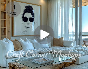 Peut inclure: Un salon moderne avec un grand canapé blanc, des coussins et une table basse en verre avec une base en bois. Une grande œuvre d'art encadrée d'une femme portant des lunettes de soleil est accrochée au mur. La pièce a un thème côtier.