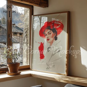 Puede incluir: Una pintura enmarcada de una mujer con un sombrero rojo y un abrigo blanco. Ella sostiene un cigarrillo en su mano izquierda y un guante rojo en su mano derecha. La pintura está colocada contra una pared blanca con una ventana en el fondo.