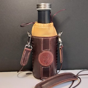 Leren flessenhouder met crossbody riem, leren flessendrager met schouderriem, leren flessenhouder, leren flessendrager