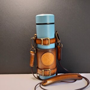 Leren flessenhouder met crossbody riem, leren flessendrager met schouderriem, leren flessenhouder, leren flessendrager