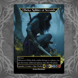 Puede incluir: Carta de fantasía con Obeka, Splitter of Seconds. La ilustración muestra una figura femenina de piel azul con una daga en un bosque. El texto describe las habilidades y estadísticas del personaje, con 2/5 de fuerza/resistencia.