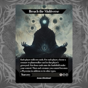 Puede incluir: Una ilustración en blanco y negro de una criatura con una corona y ojos brillantes. La criatura está sentada en una postura meditativa con las manos sobre las rodillas. El fondo es gris oscuro con patrones en espiral. El texto "Breach the Multiverse" está en la parte superior de la carta. El texto "Sorcery" está en la parte inferior de la carta. La carta tiene cinco símbolos de maná: uno blanco, uno azul, uno negro, uno rojo y uno verde.