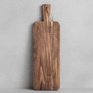 Grote snijplank van massief acaciahout (60 cm) | Serveerplank & charcuterieplank | Keukenplank | Cadeau voor een housewarming