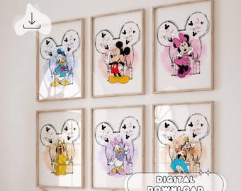 Puede incluir: Conjunto de seis impresiones digitales imprimibles con los personajes de Disney Mickey Mouse, Minnie Mouse, Donald Duck, Goofy, Pluto y Daisy Duck. Cada impresión presenta un fondo de acuarela con una silueta de castillo y un diseño caprichoso.