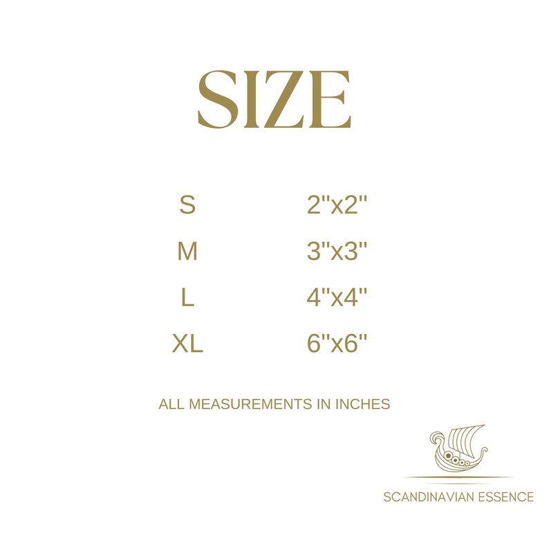 K&ouml;nnte beinhalten: Wei&szlig;er Hintergrund mit dem Wort &bdquo;SIZE&ldquo; in goldfarbenen Buchstaben. Darunter sind die Gr&ouml;&szlig;enoptionen aufgef&uuml;hrt: S (5,08 cm x 5,08 cm), M (7,62 cm x 7,62 cm), L (10,16 cm x 10,16 cm) und XL (15,24 cm x 15,24 cm). Der Text &bdquo;ALL MEASUREMENTS IN INCHES&ldquo; steht darunter. Das Scandinavian Essence-Logo befindet sich unten rechts.