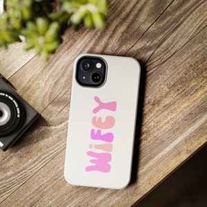 Wifey- Pink Bubble Letter- Personalizado y elegante- Nupcial, Boda, Para la novia, el esposo y la esposa