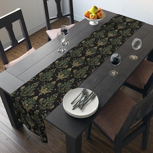 William Morris Christmas Tree Table Runner: Elegant Holiday Decor