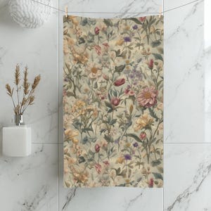 Vintage-Inspired William Morris Botanical Hand Towel: Soft Floral Tapestry for Cottage Bath Decor