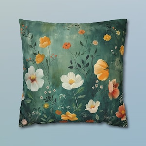 Housse de coussin botanique Jardin tranquille dans des tons doux sur un fond vert émeraude doux Housse de coussin Taie d'oreiller Cottagecore