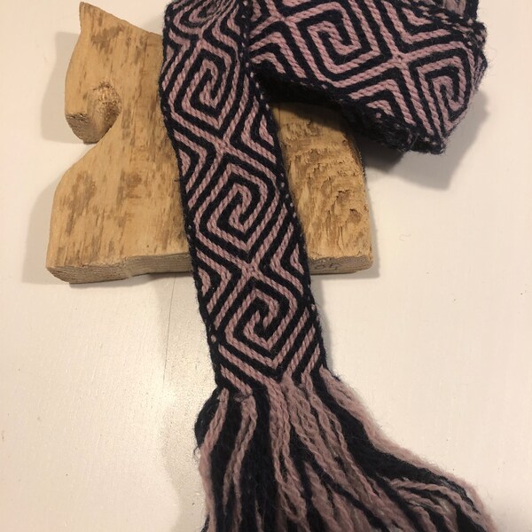 80 cm (31,5 in) Tablet weaving belt (100% wool)