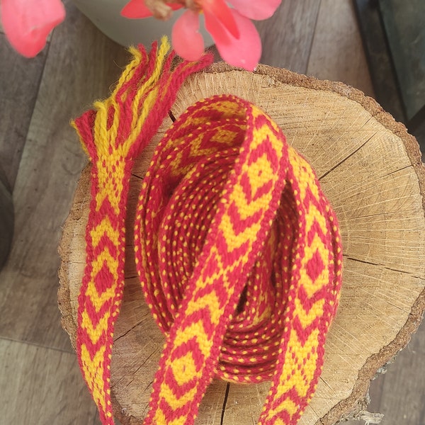 Handmade woven belt (100% wool)