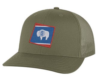 Wyoming Classic Trucker Hat – Embroidered State Flag, Mesh Snapback Cap