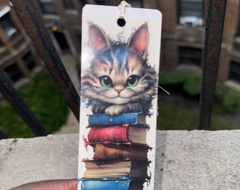 Marcador de libros apilado de gatitos con borla