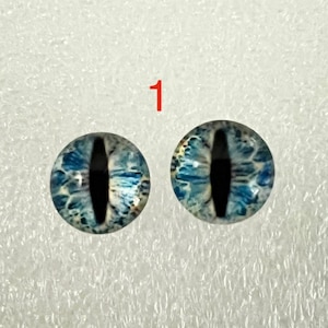 10 mm amazingly detailed, glass cabochon animal/reptile eyes with pins