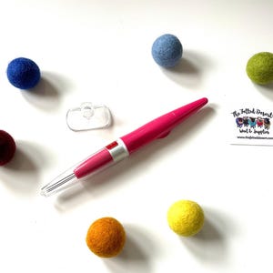 Clover Pen Style Needle Holder Felting Needle Tool- one to three needles 8901