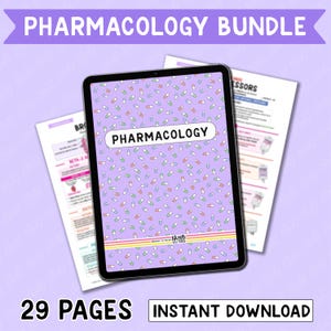 Pode incluir: Um tablet digital que exibe um fundo roxo com um padrão de pílulas coloridas e a palavra "Farmacologia" em uma caixa branca. O tablet é cercado por páginas de notas com a palavra "Farmacologia" no topo de cada página. O texto "29 Páginas" e "Download instantâneo" está na parte inferior da imagem.