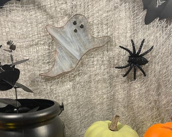 Ghost Suncatcher – Stained Glass Halloween Window Hanging Spooky Home Decor Ornament
