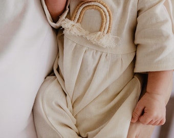 Unisex linnen regenboogset: handgeborduurde neutrale babyoutfit, boho-babyset voor pasgeborenen, vintage stijl babykleding in verschillende maten, T-AGO