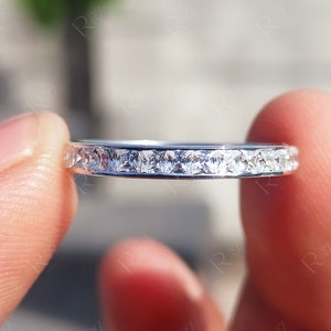 Channel Set Princess Cut Voll Ewigkeit Eheringe Frauen, Moissanite Princess Cut stapelbare Ringe, Braut passende Band, Weißgold Band