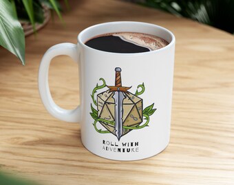 Adventure Awaits: DND-Becher, RPG-Gaming-Becher für Würfelliebhaber - Dungeons and Dragons Geschenk, Tabletop-Gaming, Geeky Gamer's Becher, 11 oz Keramikbecher