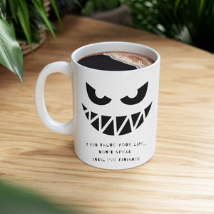 Taza de cara sonriente enojada / Diseño de dientes afilados / Si valoras tu vida / Taza de café de cerámica