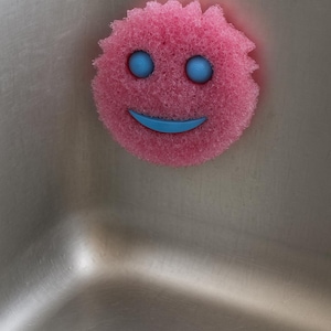 Hanging Scrub Mommy Holder – Keep Your Sponge Dry & Off the Sink