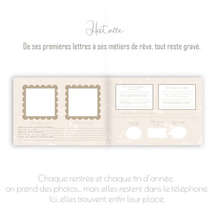 May include: An open scrapbook with a beige floral design. The left side has two scalloped-edged photo frames. The right side has fill-in-the-blank sections. The text reads "Histoire" and "De ses premi&egrave;res lettres &agrave; ses m&eacute;tiers de r&ecirc;ve, tout reste grav&eacute;."