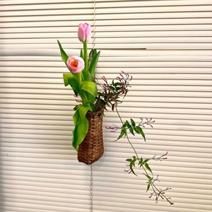 Boho Farmhouse Chic Hanging Front Door Basket, Rustic Wicker Wall Floral Decor, Handwoven Rustic Front Door Decor, Handmade Rattan Reed Tray