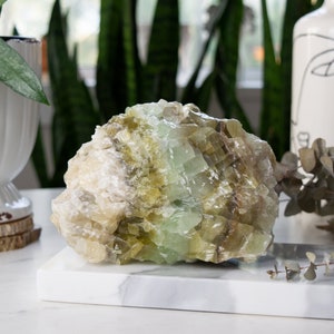 Calcita verde, cristal de calcita, racimo de calcita, cristales crudos, exhibición de cristal, decoración de cristal, cristalería, rocas y minerales