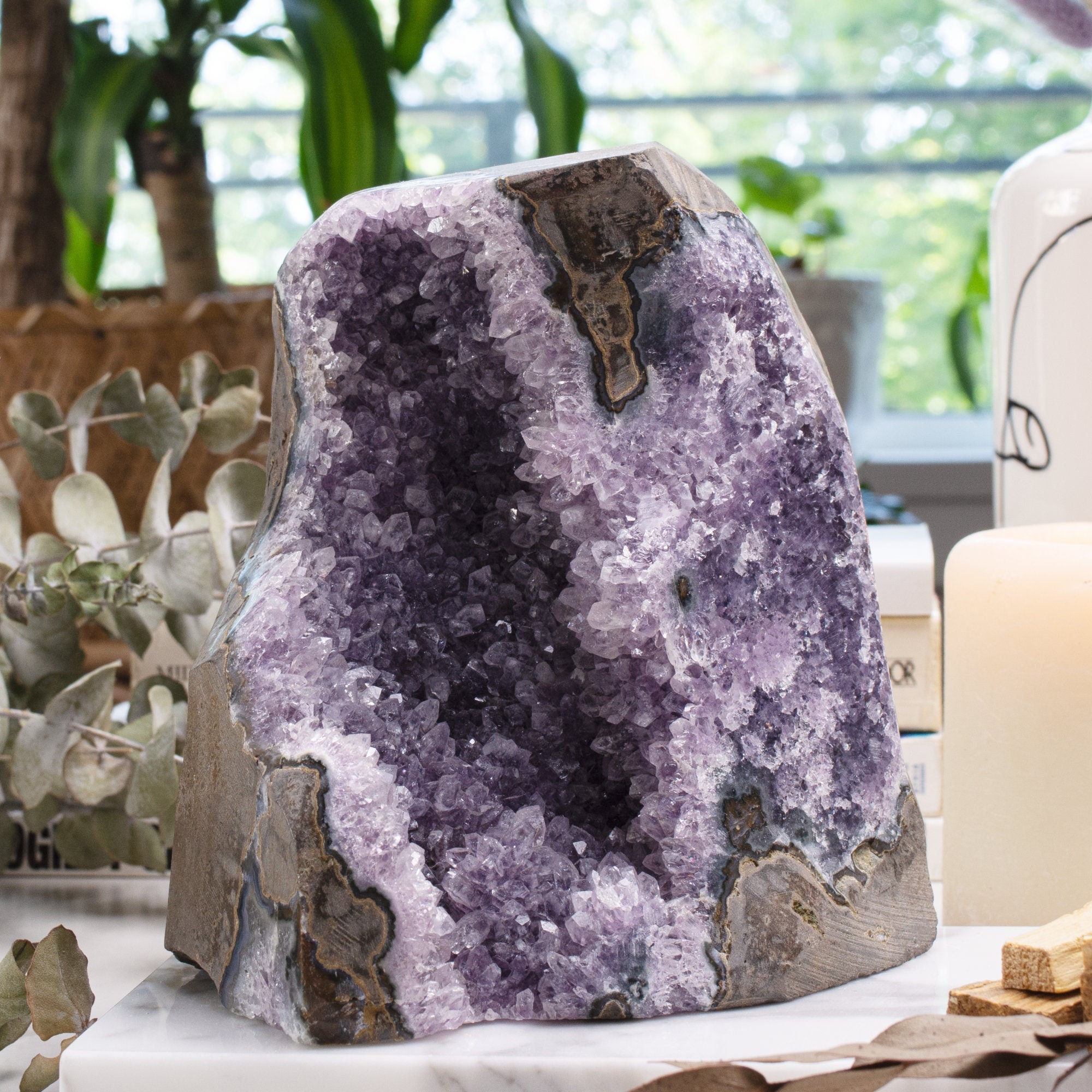 大特価アメジスト結晶 置物 重さ1.4kg 大特価アメジスト結晶 置物 重さ1.4kg Large amethyst geode